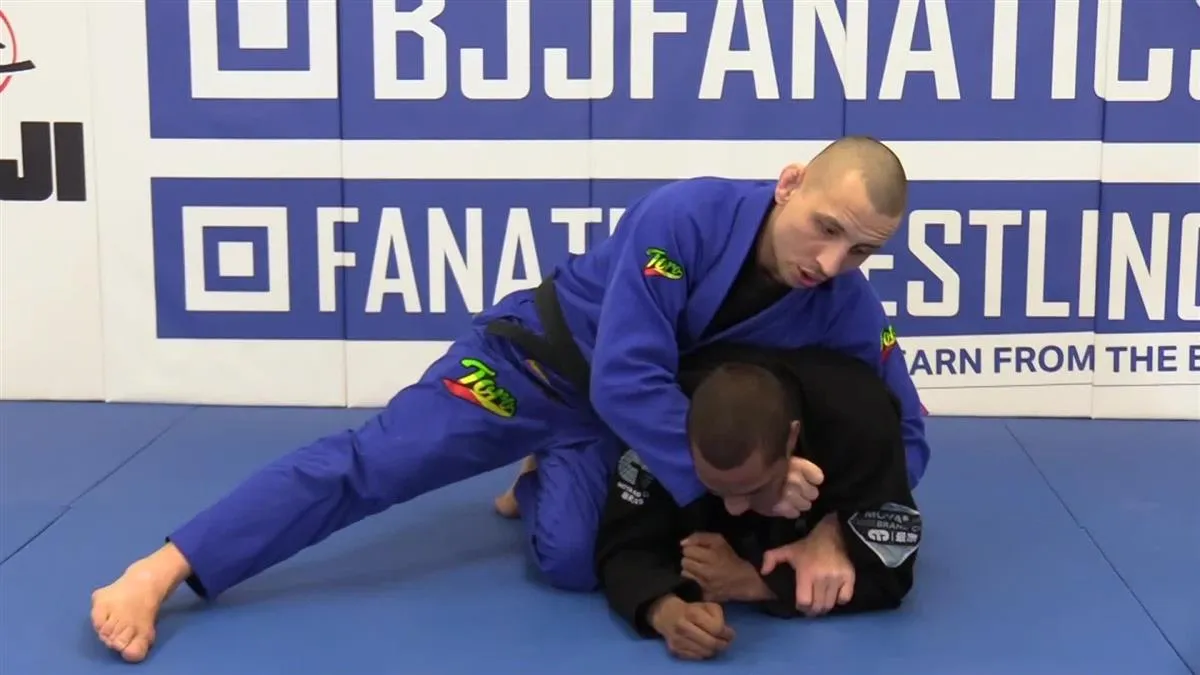 Gi Chokes: Capturing The Choke With The Collar by Alex Humen