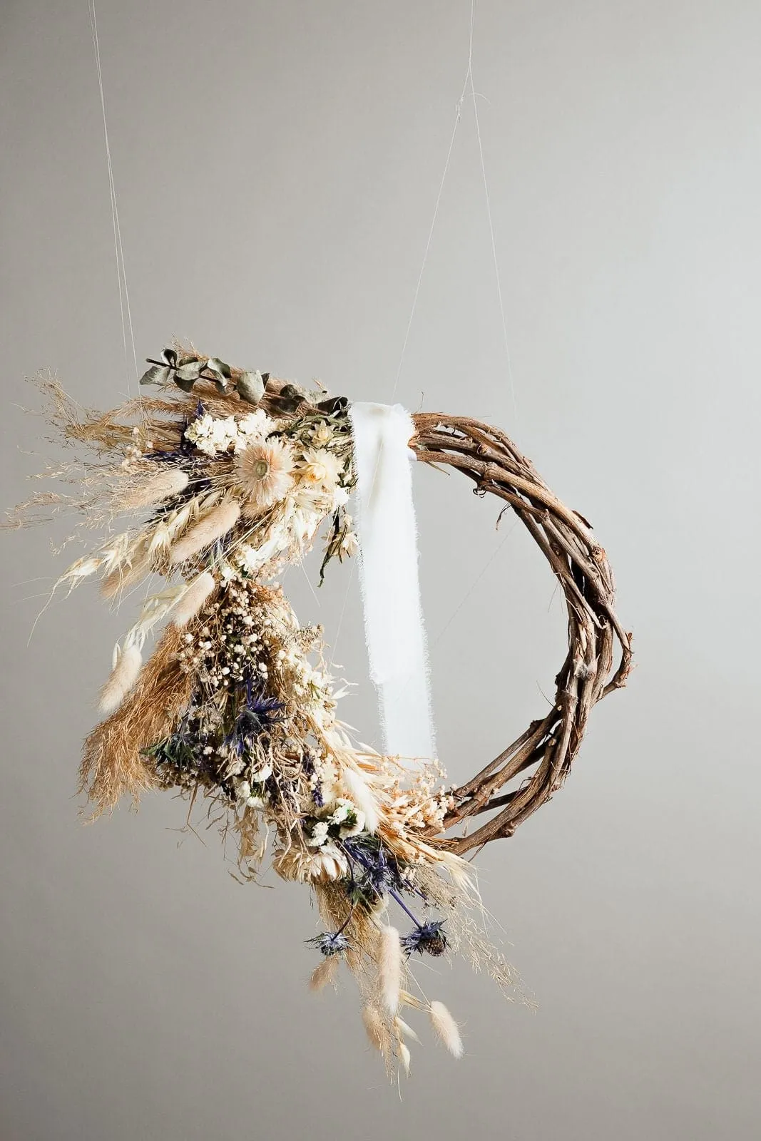 Modern Christmas Wreath No.17 / Scottish Thistles in Soft Winter Door Wreath Christmas Decoration / Christmas Wreath / Xmas Door Wreath