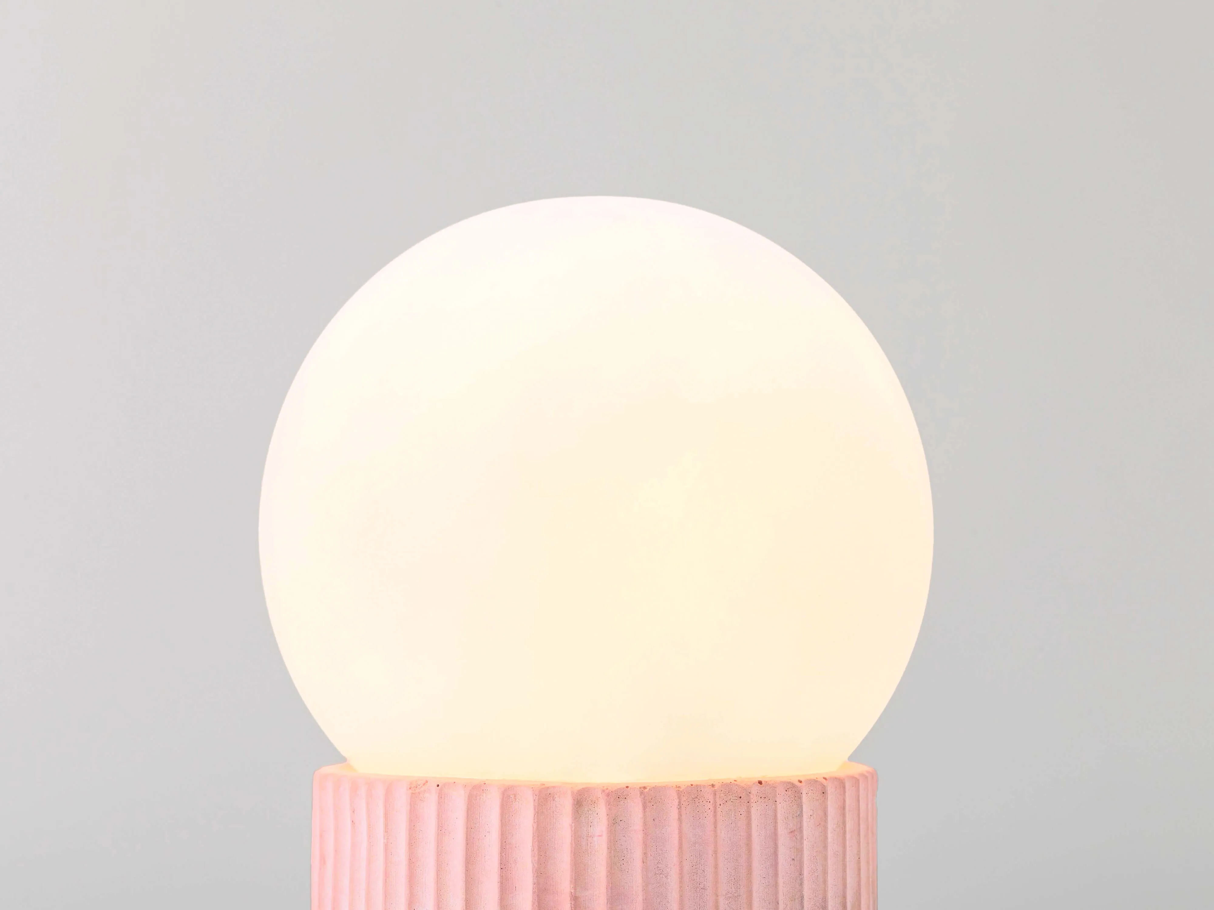 Pink concrete ribbed table lamp